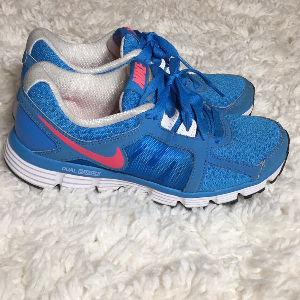 Nike’s - Picture 2 of 3